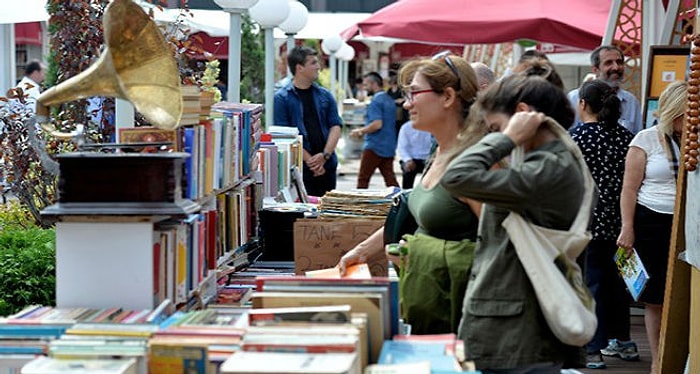 Sahaflar Kitap Severlerle Beyoğlu'nda Buluşuyor