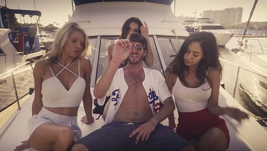 Lil Dicky Herhangi Bir Para Harcamadan Bu Destansı Video Klibi Nasıl Çekti?