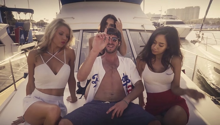 Lil Dicky Herhangi Bir Para Harcamadan Bu Destansı Video Klibi Nasıl Çekti?