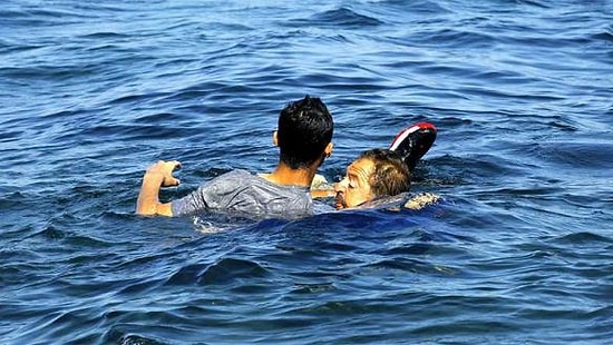 Ege'de 46 Kişiyi Taşıyan Göçmen Teknesi Battı: 26 Kişi Kayıp