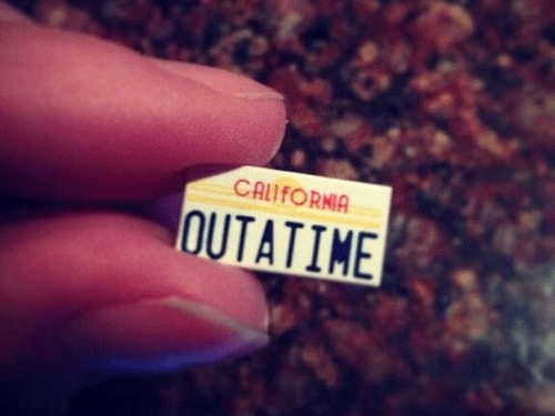 Geleceğe Dönüş – OUTATIME Plakası