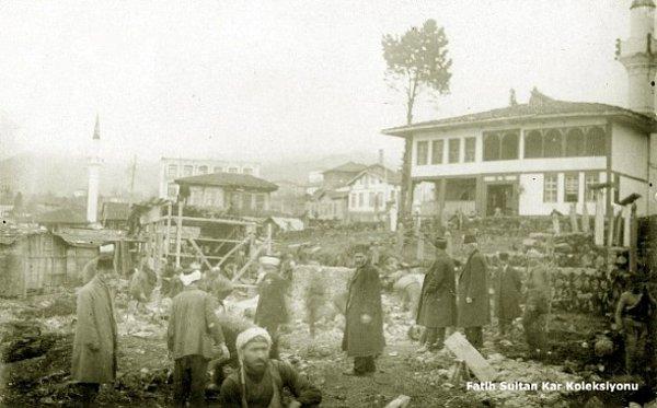 Ankara'da 1921 Nisanında ülkenin ekonomik ve sosyal sorunlarını görüşmek amacıyla bakanlık temsilciliklerinin katıldığı bir komisyon toplandı.