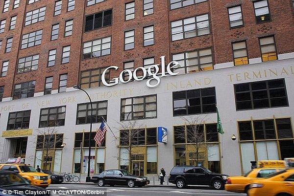 11. Google New York, 86. caddedeki bir Starbucks'ta, tek kişilik bir satış "ekibi" ile çalışma hayatına başlar. (2000)
