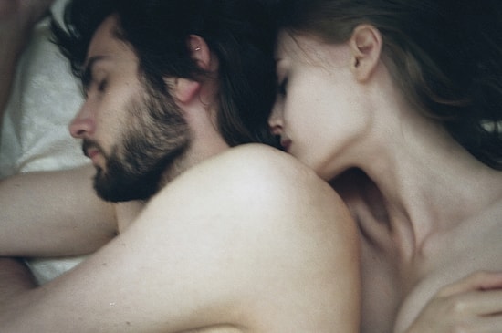 İzlanda'nın Puslu Doğasında Dinginliği Yakalayan Sanatçıdan Kasvet Dolu 27 Fotoğraf