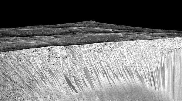 14. NASA, Mars'ta su bulunduğunu açıkladı
