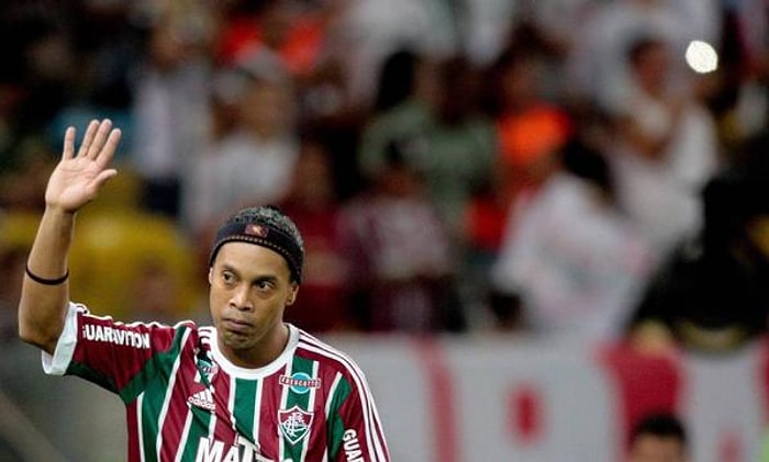 Ronaldinho'nun Sözleşmesi Feshedildi