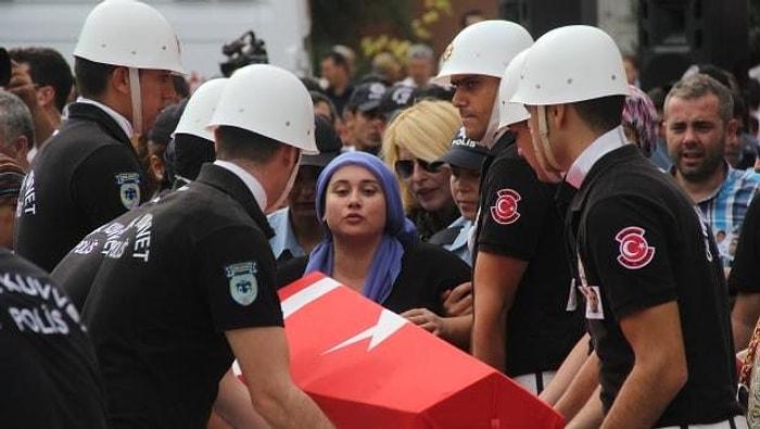 Adana'da Şehit Polislerin Töreninde Vali'ye Tepki: 'Buzdolabındakilere Ne Oldu?'