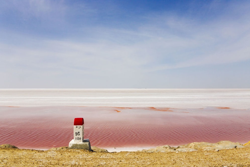 Dünyanın Dört Bir Yanından Görülmeye Değer Sıra Dışı Renklere Sahip 13 Göl