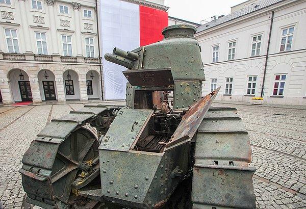 24. 1920 Polonya-Sovyet savaşında savaşmış Renault FT-17 tankı.