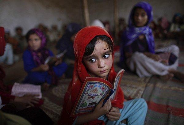 16. Pakistanlı 4 yaşındaki bir kız.