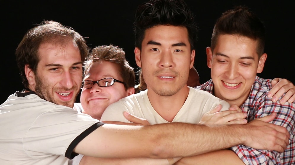 Sarılmaktan Nefret Eden İnsanlar Süpriz Grup Sarılması ile Karşılaşıyor