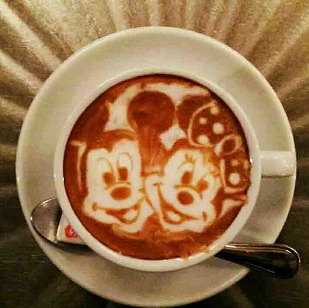 Mickey ve Minnie kahvenize misafir olabilir.