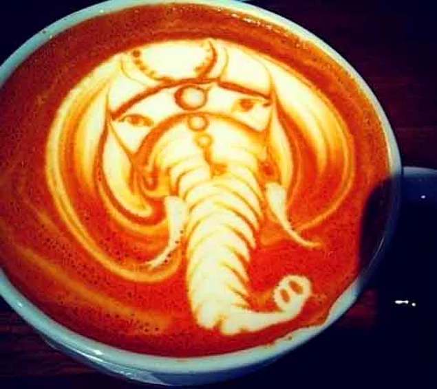 Ya da Hindistan'dan kalkıp gelen bir fil, kahvenizde mola verebilir.