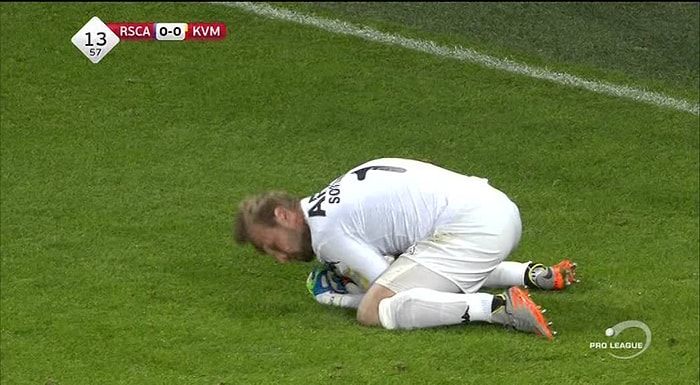 Penaltıdan Gol Yemeyeceğine Dair Bardak Bardak Ant İçmiş Kaleci