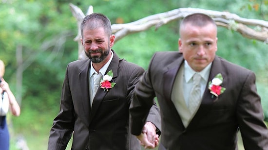 Düğünde Kızının Üvey Babasını da Törene Elinden Sürükleyerek Götüren Baba Gibi Baba