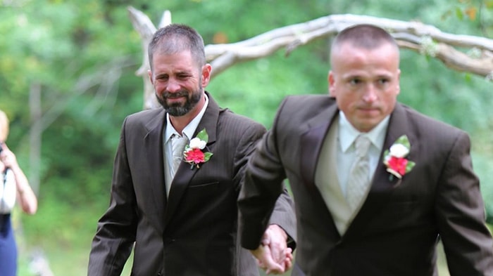 Düğünde Kızının Üvey Babasını da Törene Elinden Sürükleyerek Götüren Baba Gibi Baba