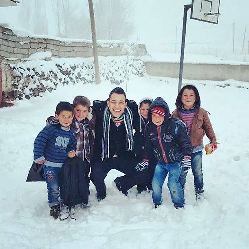 Ve öğretmen Gökhan öğrencileri tarafından pek seviliyor.