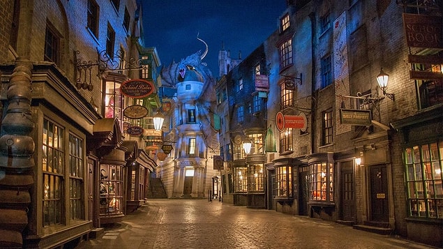 8. Diagon Alley (Harry Potter Evreni)