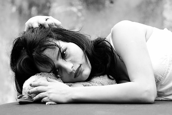 Kadınların Tabiat Gereği Değil, Yaşam Tarzları Sebebiyle Duygusal Olduğunun 17 Kanıtı