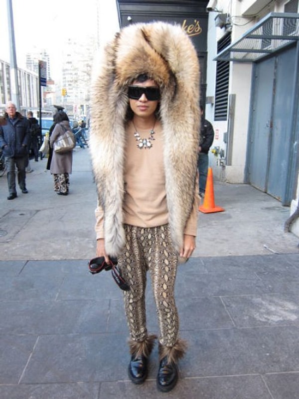 3. Вычурные меховые аксессуары