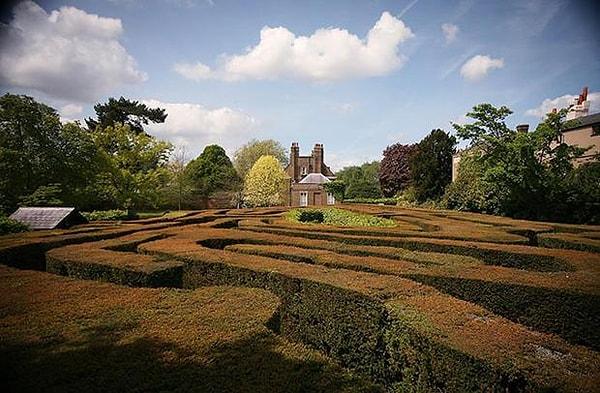 9. Hampton Court Labirenti, Surrey, Birleşik Krallık