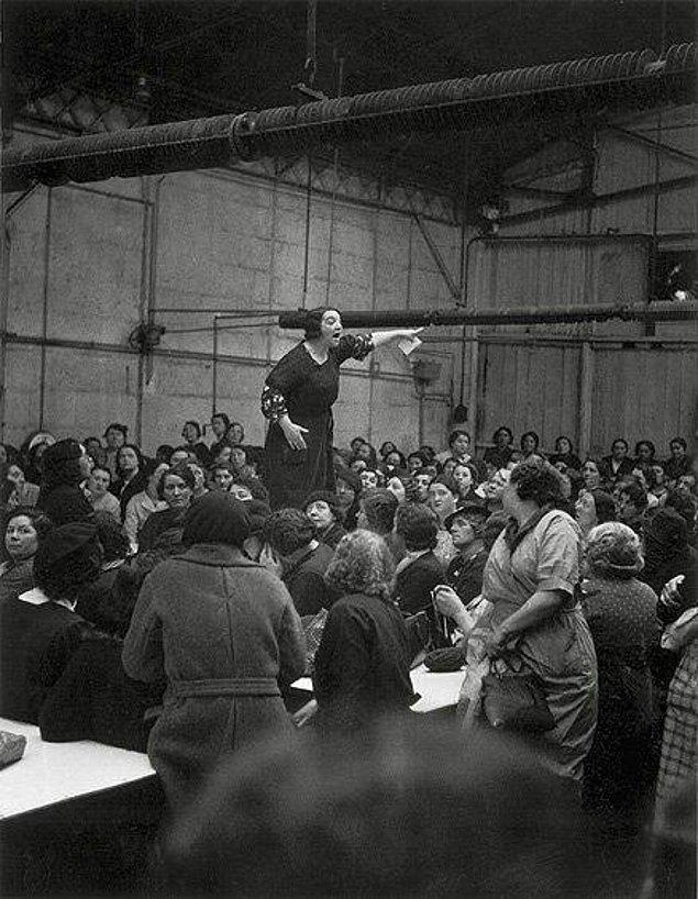 23. 1930'larda Citroen'in kadın işçileri grevde.
