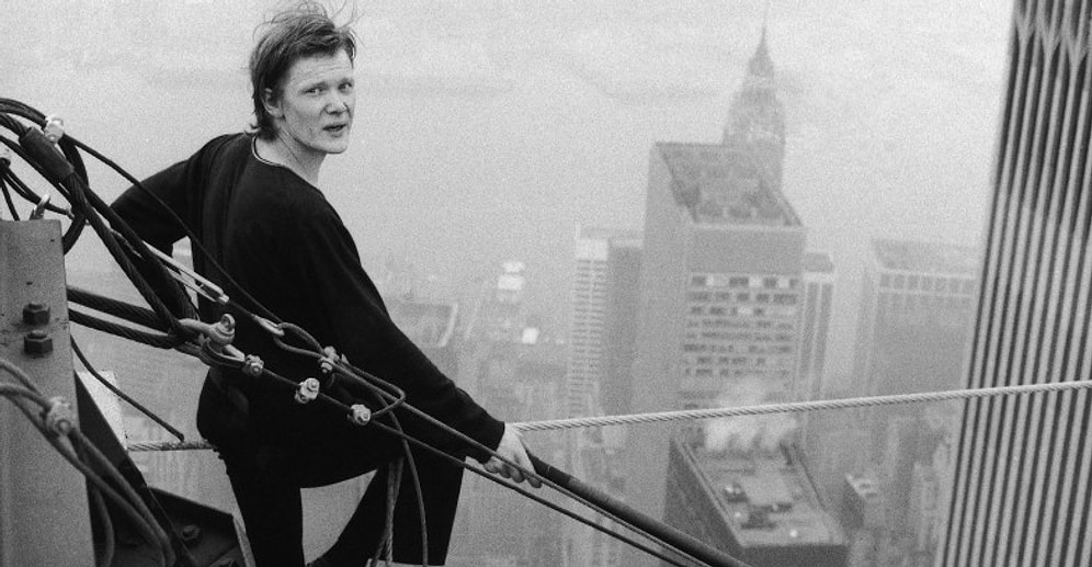Philippe Petit'in 1974'te İkiz Kuleler Arasında İp İle Güvenliksiz Yürürken Çekilen Baş Döndürücü Fotoğrafları