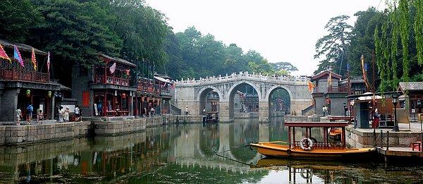 4. 2013 yılında 10.5 milyon insanın yaşadığı Suzhou, son derece romantik bir şehir.