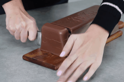 Bu da "Kit Kat".