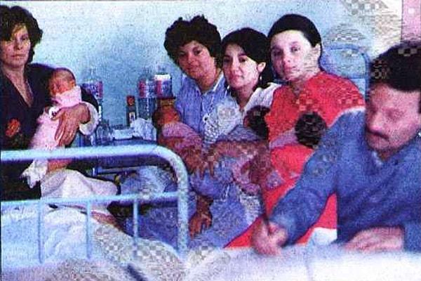 Evlerde ve öteki hastanelerdekinin dışında dün İstanbul'un üç ünlü doğumevinde gece yarısı saat 24.00'ten dün saat 12.00'ye kadar 31'i kız, 36'sı erkek 67 bebek dünyaya geldi.