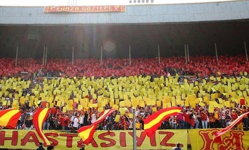 Karşıyaka-Göztepe Derbisinde Tribün Devrimi