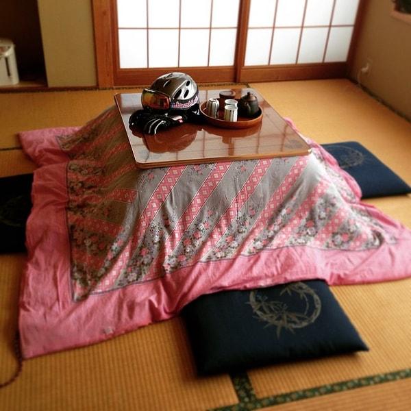 Kotatsu, adından da anlaşılacağı üzere bir Japon icadı.