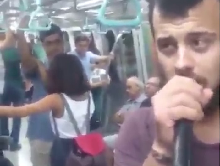 Dev Hizmet: Overlok Makinesi Metroya Geldi