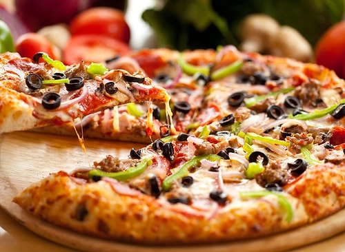 Maç izlemek ve Pizza