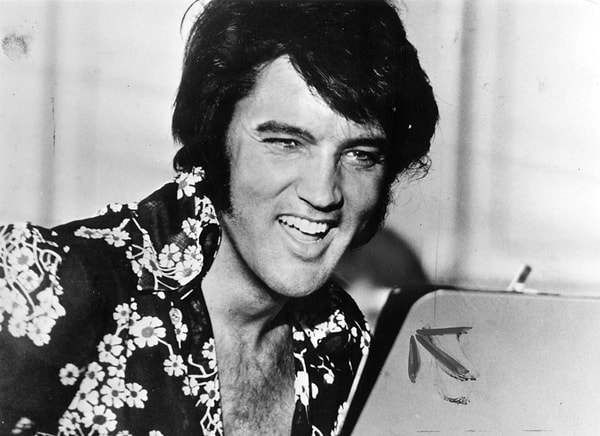 2. Elvis Presley, 1935-1977 – 55 миллионов $