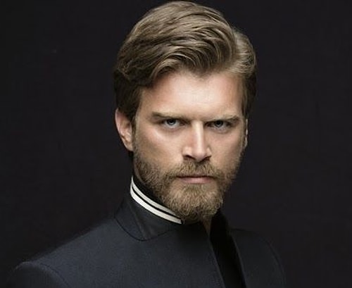Kıvanç Tatlıtuğ
