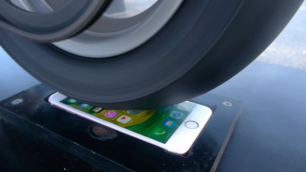 iPhone 6s'in Üzerinde Lastik Yakarsanız Ne Olur?