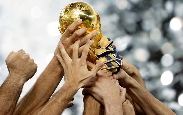 2. Dünya Kupası'nın Milli Takımımızın ellerinde yükseldiğini görmek.