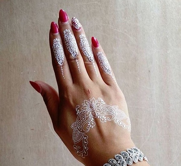 4. Вы можете воспользоваться стандартными шаблонами, а можете подключить фантазию и изобразить свой собственный рисунок или мотив.