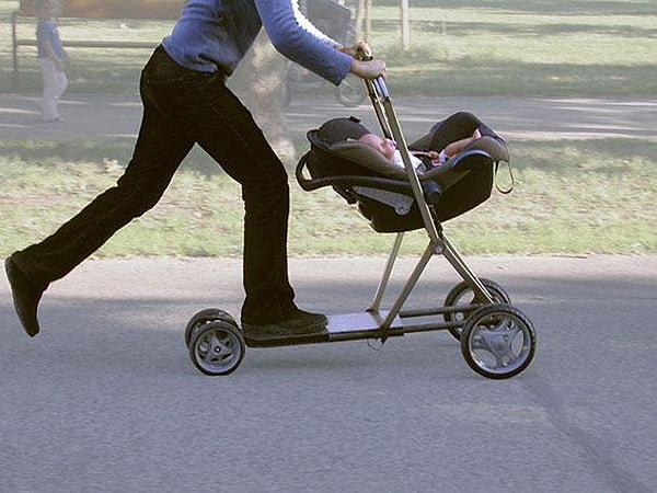 11. Babalar bebeklerini gezintiye çıkarmayı siz ısrar etmeden de düşünebilir bu icatla. Gezintiyi eğlenceli hemde pratik bir duruma getiriyor aslında.