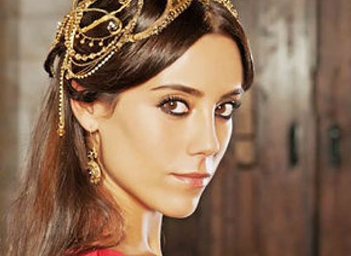 Cansu Dere