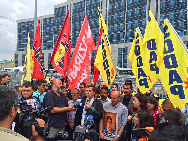 8. Bir Dakika Süren Mehmet Ayvalıtaş'ın Davası 2016'ya Ertelendi