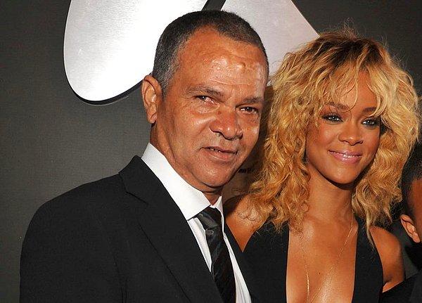 Rihanna'nın babası Ronald Fenty'nin berber tercihi de Jasper'dan yana.