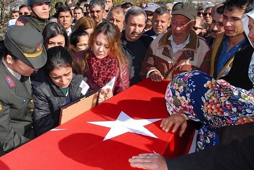 "Ne olur uyan ağabey"