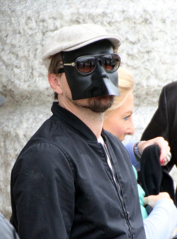 12. А может быть он просто мечтал сыграть главную роль в "Звездных войнах"