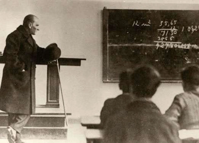 Atatürk'ün dünyada "başöğretmen" sıfatlı tek lider olduğunu,