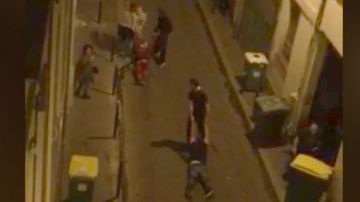 Paris'teki Bataclan Konser Salonu'na Saldırı Anı Kamerada