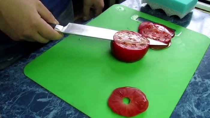 Tek Elle Bile Rahatça Kesim Yapabileceğiniz Dünyanın En Keskin Bıçağı