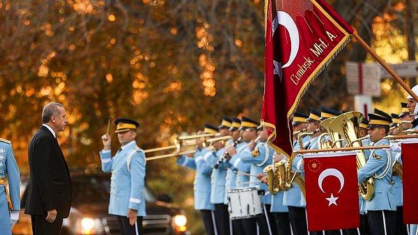 Cumhurbaşkanı Erdoğan, askeri törenle karşılandı