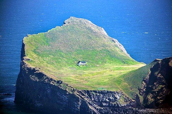 1. Muhteşem İzlanda'nın muhteşem adalarından birisi olan Grimsey'deki bu evde yaşamak için çok şey feda edilebilir.